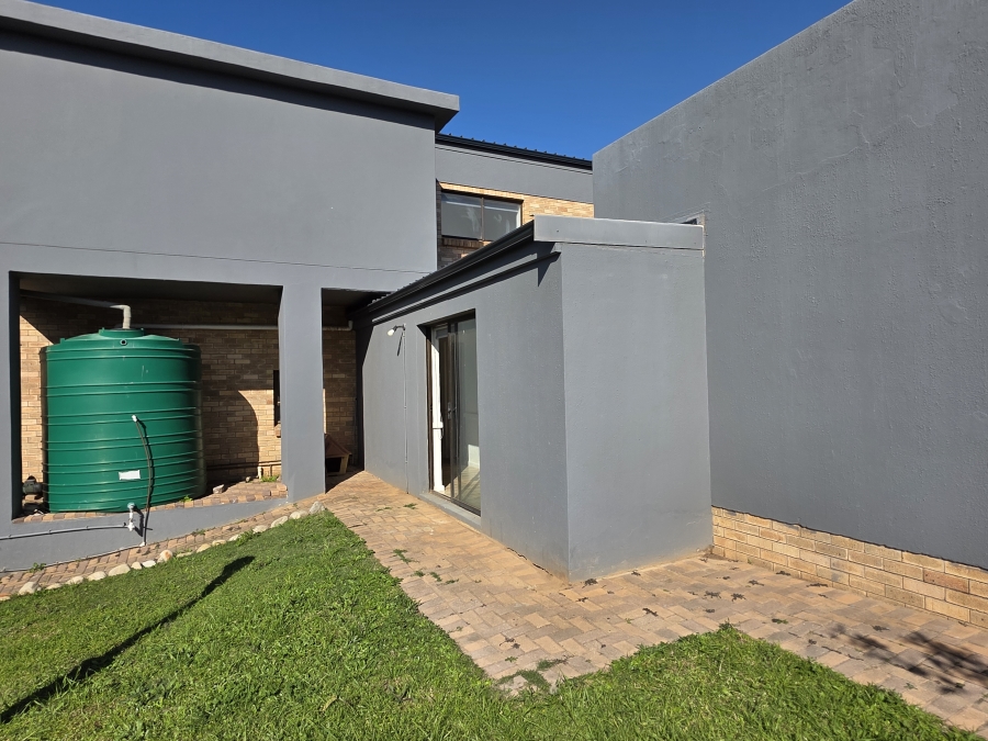 5 Bedroom Property for Sale in Wavecrest Eastern Cape